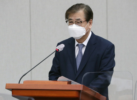 서훈 청와대 국가안보실장. 사진은 지난달 24일 서울 여의도 국회에서 열린 운영위원회 전체회의에 출석해 업무보고를 하는 모습. 연합뉴스.